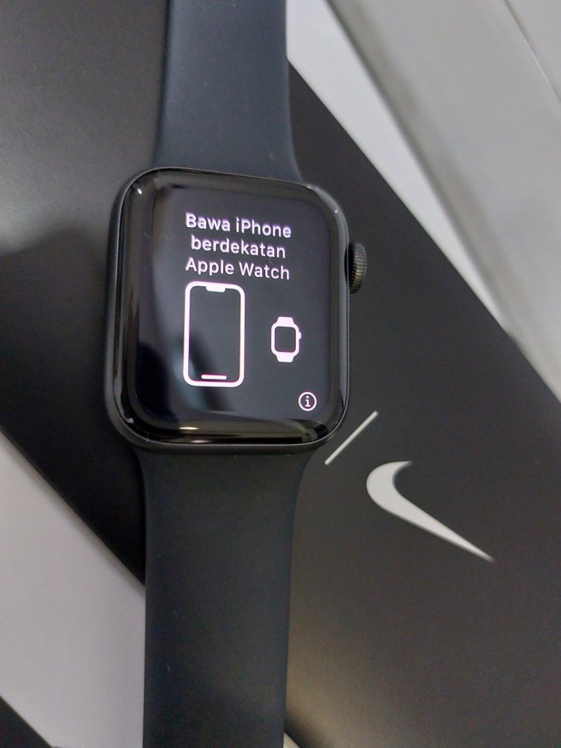 Apple Watch SE 1st Gen Nike 40mm Space Gray Aluminium Case