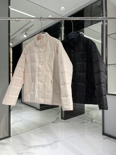 (Category: ) located in . Submitted by luxurycloset.shop (Listing ID 1208261088, Image 1). Description: .