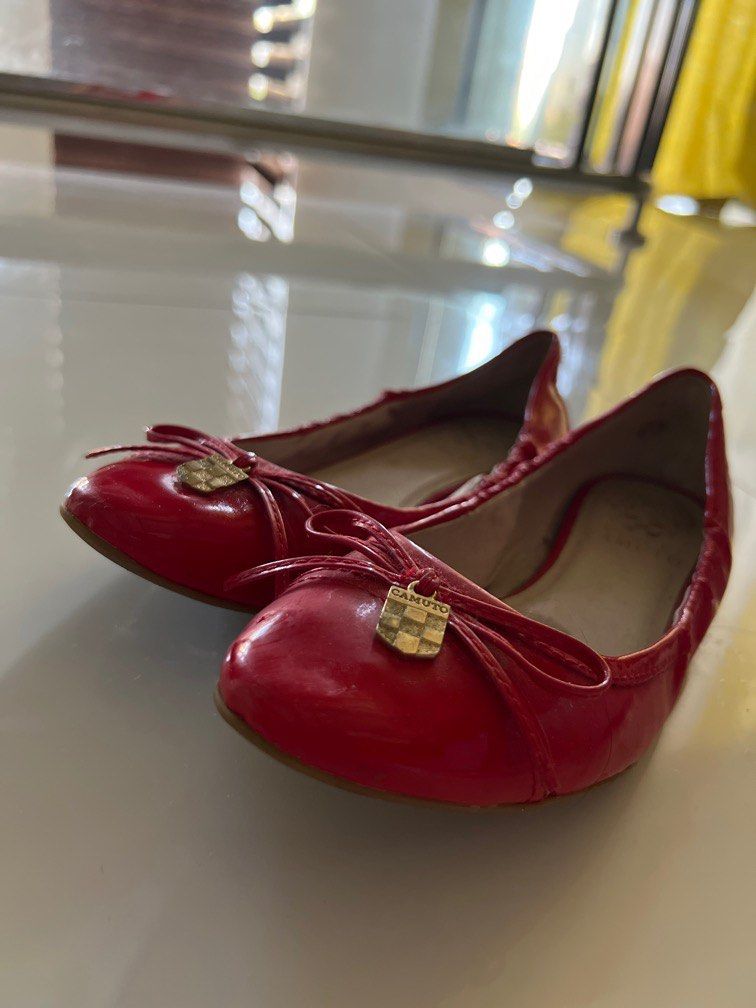 Vince camuto red flats top