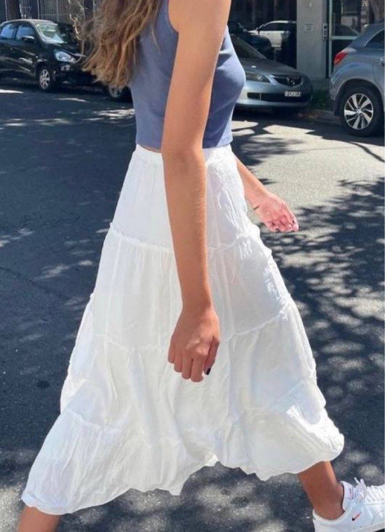 brandy melville izzy skirt authentic, Women's Fashion, Bottoms, Skirts