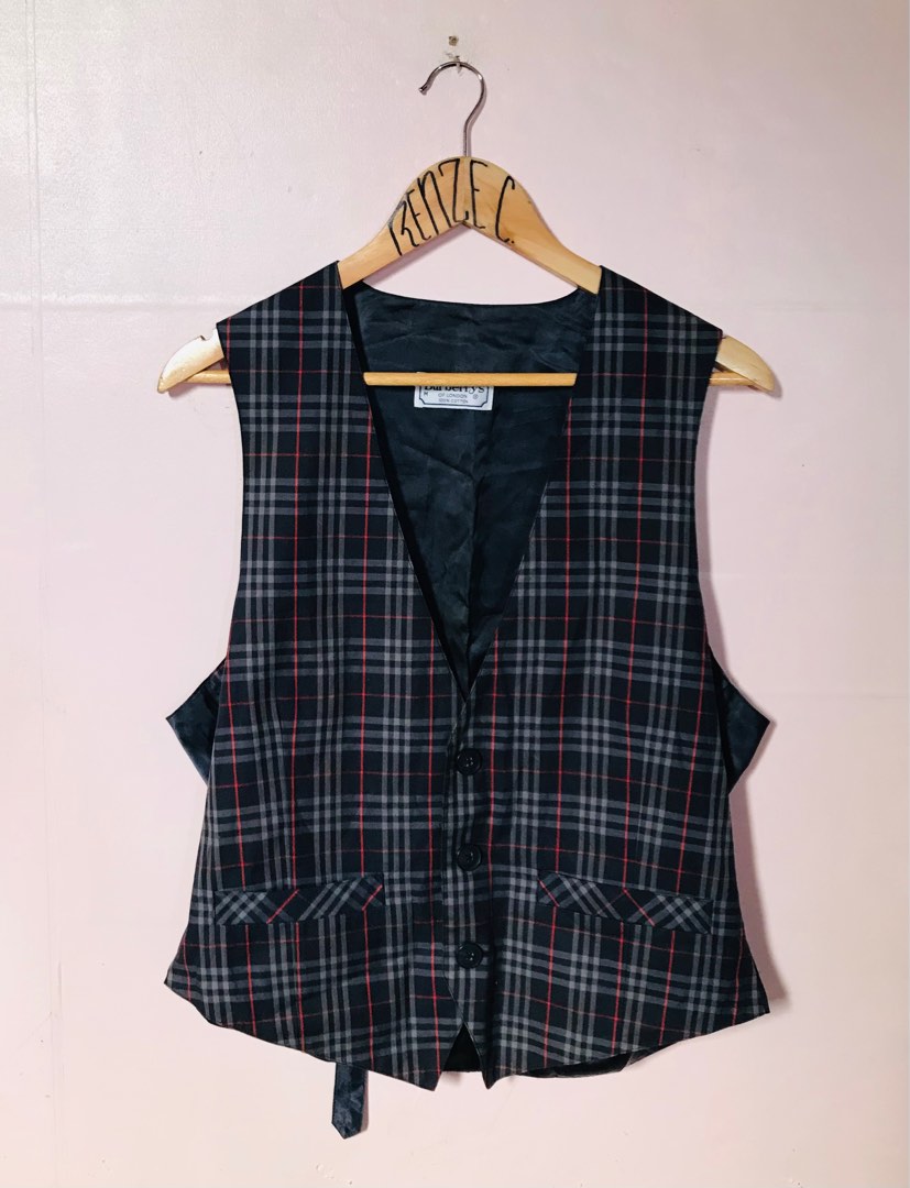 Burberry Vest Unisex (Authentic), Women's Fashion, Tops, Others Tops on  Carousell