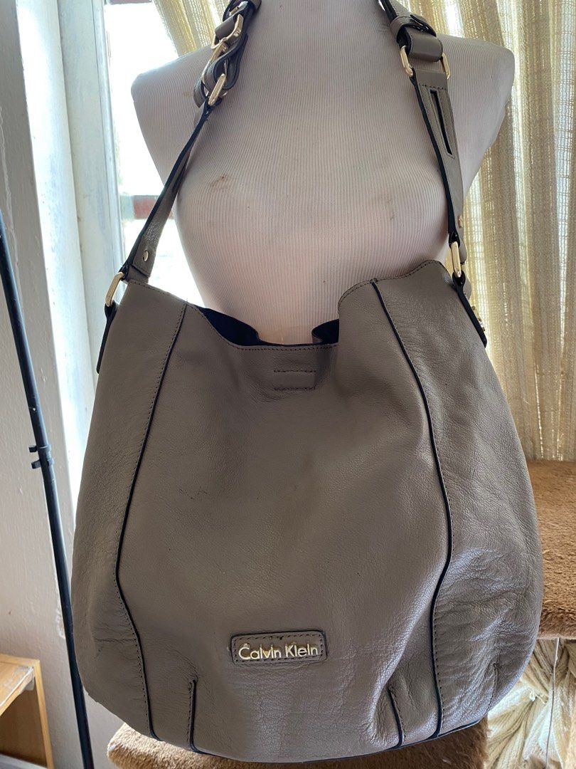Calvin klein leather bag, Women's Fashion, Bags & Wallets, Shoulder Bags on  Carousell