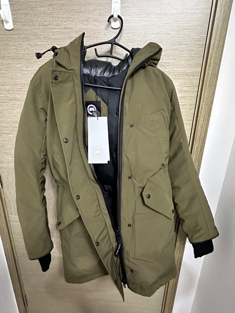 Canada goose jacket / parka women (Category: Coats, Jackets and Outerwear) located in Singapore. Submitted by got2cents (Listing ID 1208233581, Image 1). Description: Brand new , bought in late Dec 2022 in helsinki stockmann 100 percent authentic.