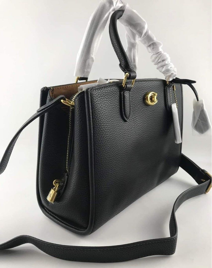 CCH BROOKE CARYALL (Category: Luxury Bags & Wallets) located in Batangas. Submitted by Aki.s_Cart (Listing ID 1208124389, Image 2). Description: CCH Brooke Carryall 26.5cm (L) x 20cm (H) x 13cm (W) P2,600 + sf Actual photo MIRROR COPY.