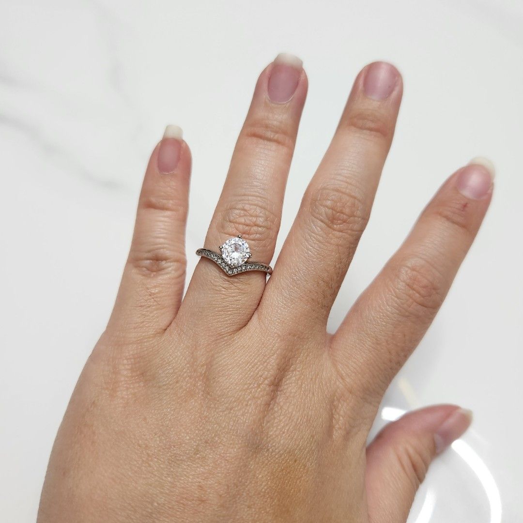 Certified moissanite sales