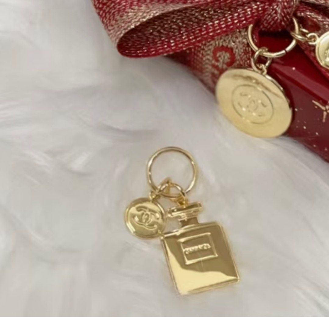 Chanel Perfume Charm (Limited , 1 left), Women's Fashion, Jewelry &  Organisers, Charms on Carousell