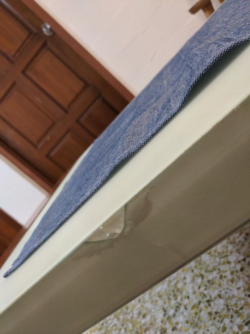 Coffee Table (Category: Tables & Sets) located in Singapore. Submitted by jess_jljx (Listing ID 1208200461, Image 3). Description: slight crack in the side but sturdy and usable.