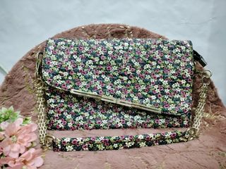 (Category: ) located in . Submitted by Jahs_Bags (Listing ID 1208070780, Image 1). Description: .