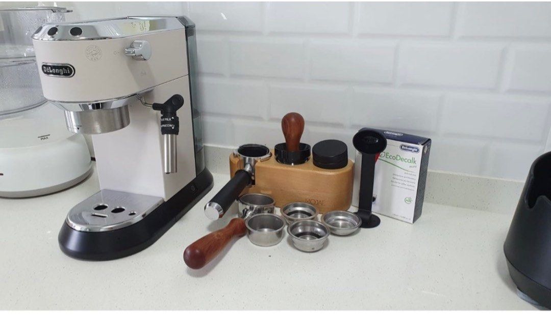Delonghi coffee machine Dedica, TV & Home Appliances, Kitchen ...