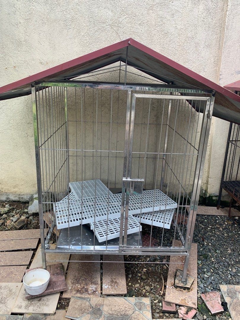Dog house metal top