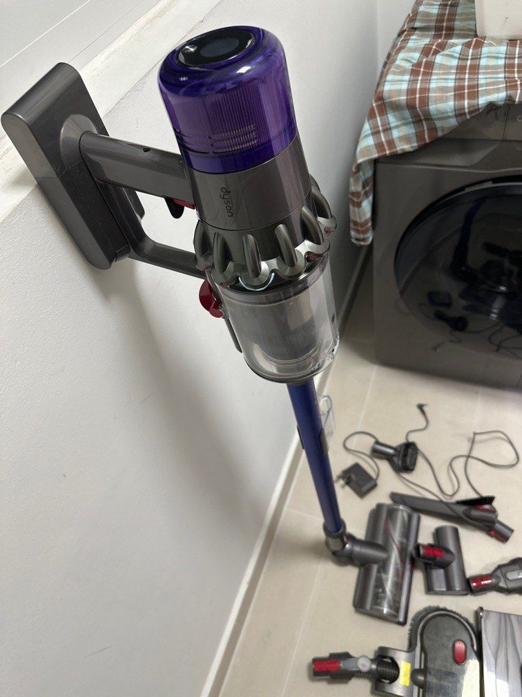 Dyson v11 full set (Repair motor), TV & Home Appliances, Vacuum Cleaner