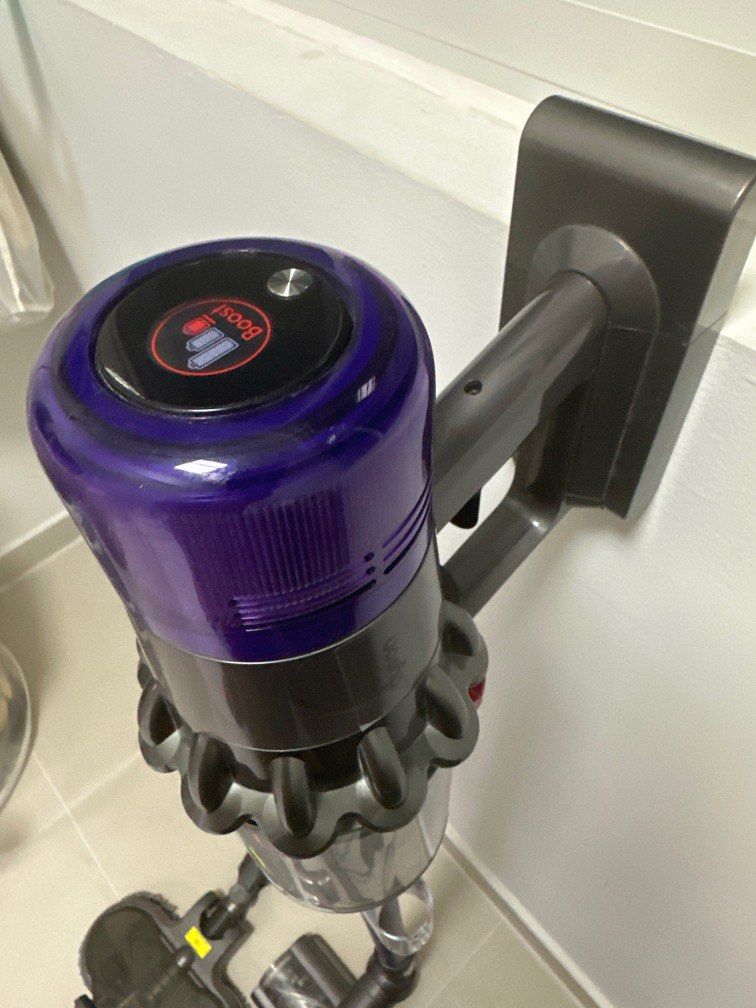 Dyson v11 full set (Repair motor), TV & Home Appliances, Vacuum Cleaner