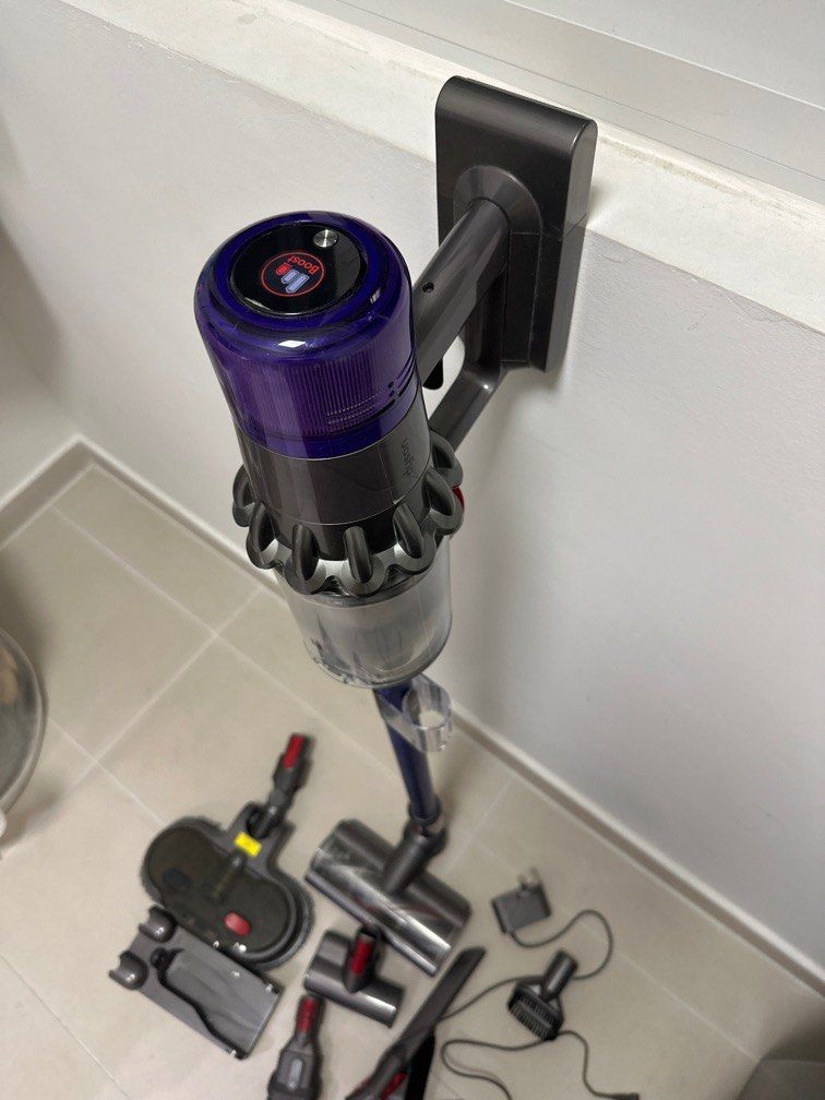 Dyson v11 full set (Repair motor), TV & Home Appliances, Vacuum Cleaner