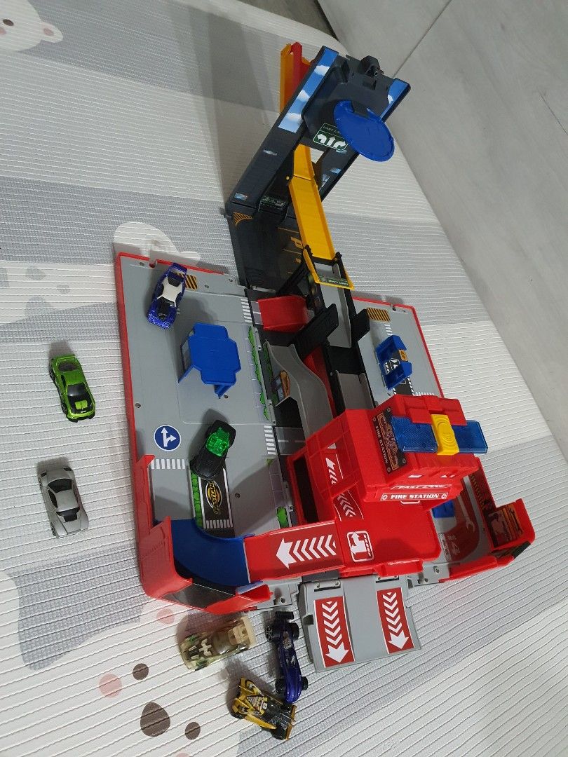 Fastlane Dickie Fold Out Fire Truck and Garage Playset, Hobbies & Toys