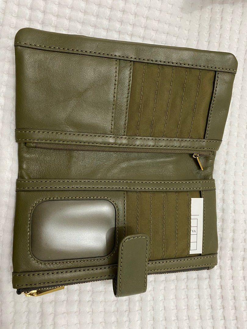 Fossil Cora Clutch, Luxury, Bags & Wallets on Carousell