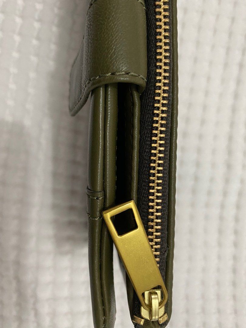 Fossil Cora Clutch, Luxury, Bags & Wallets on Carousell