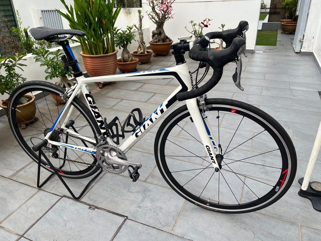 Giant TCR SL with full Shimano 105 group set
