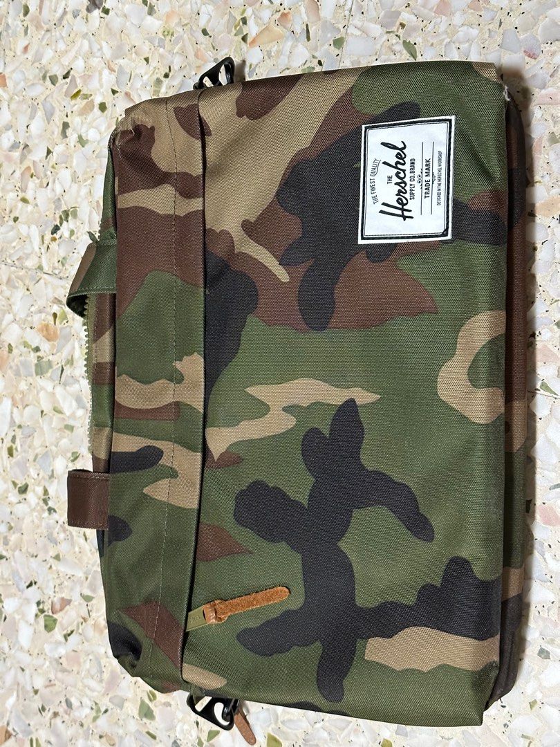Herschel camo laptop sleeve on sale