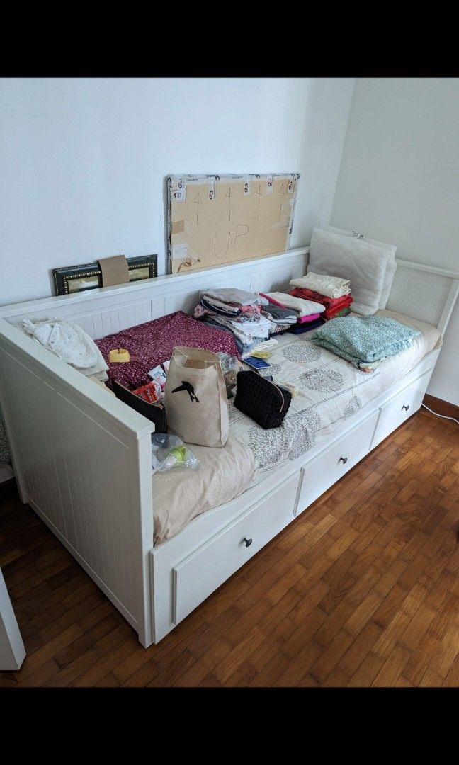 IKEA hemnes daybed trundle bed with 3 big drawers storage, Furniture
