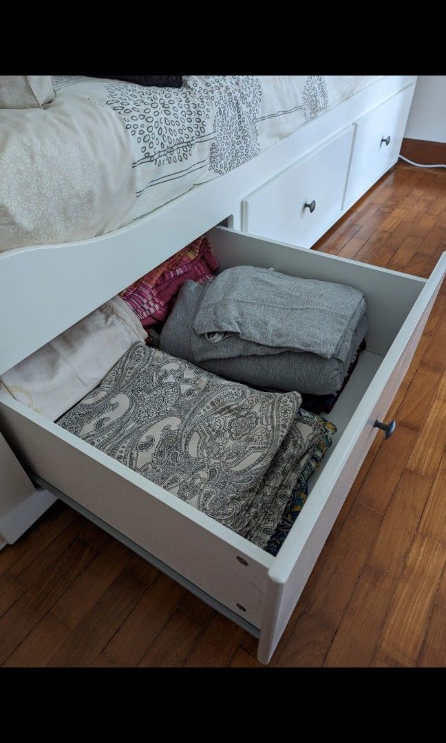 IKEA hemnes daybed trundle bed with 3 big drawers storage, Furniture