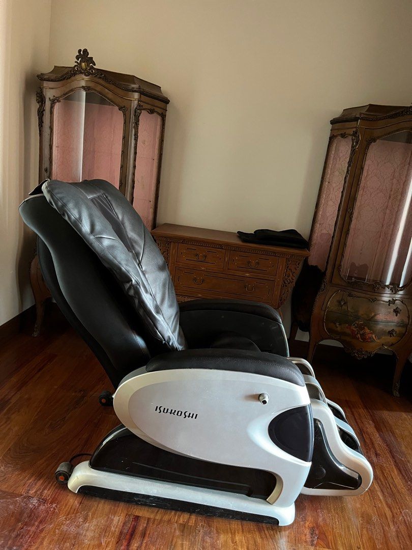 Isukoshi Massage Chair, Health & Nutrition, Massage Devices on Carousell