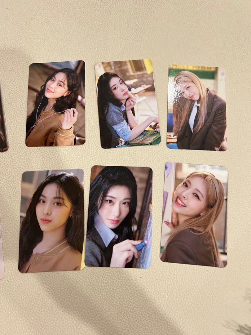 Itzy Season Greetings 2023 photo card set, Hobbies & Toys, Collectibles