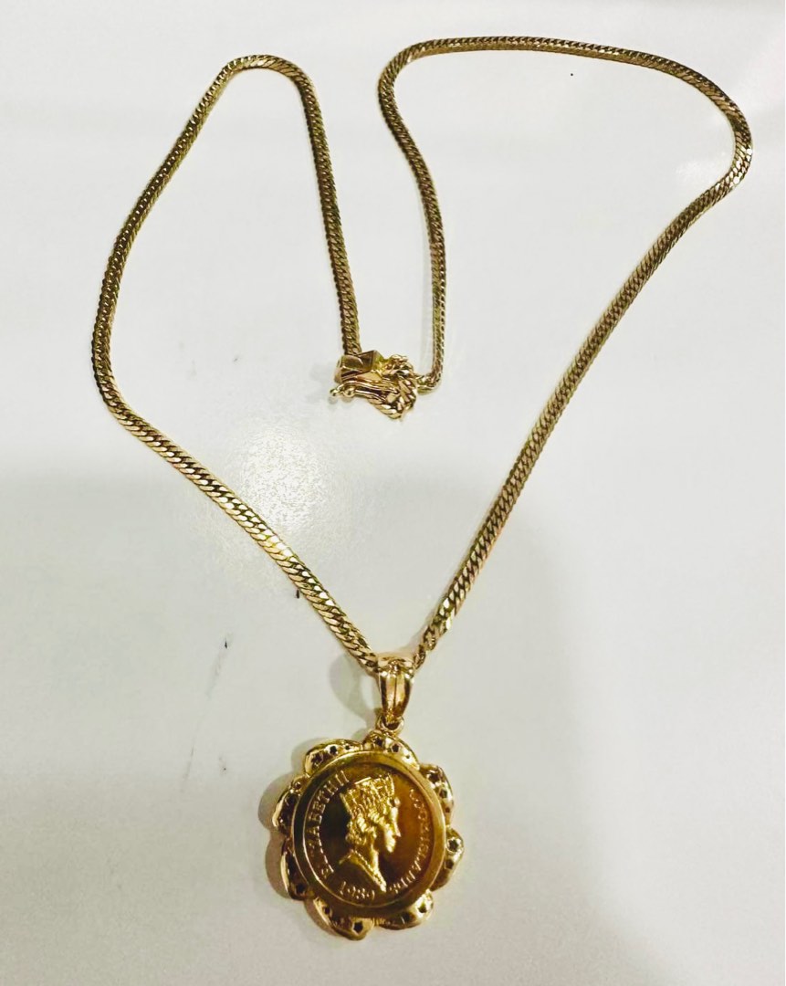 Japan k18 gold neck with queen elizabeth pendant, Women's Fashion