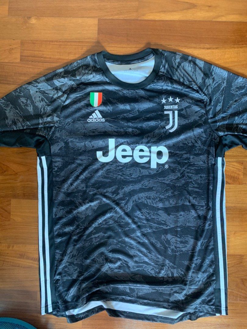 Juventus keeper football jersey, Sports Equipment, Other Sports