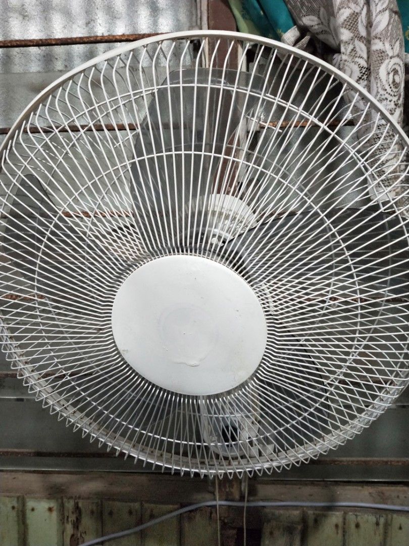 Kipas Dinding Secondhand Jenama TH & Crown Saiz 16 inchi, Looking For