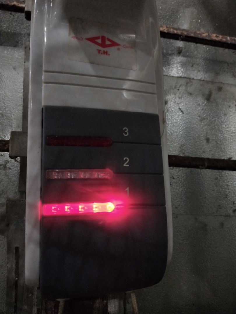 Kipas Dinding Secondhand Jenama TH & Crown Saiz 16 inchi, Looking For