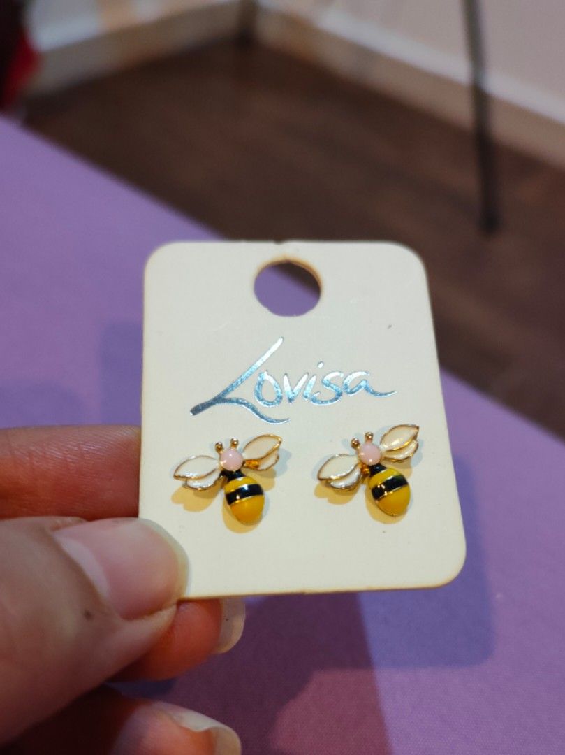 Bee outlet earrings lovisa