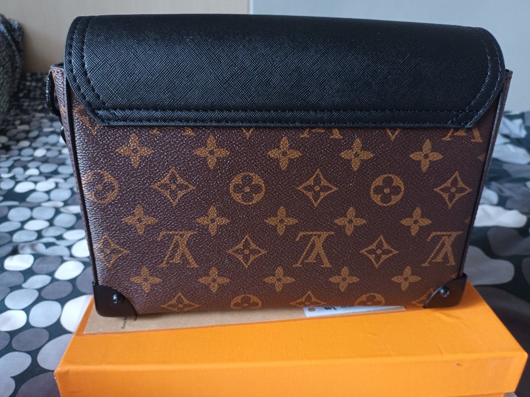 LOUIS VUITTON Sac Plat Horizontal Zippe Monogram Eclipse Shoulder Bag