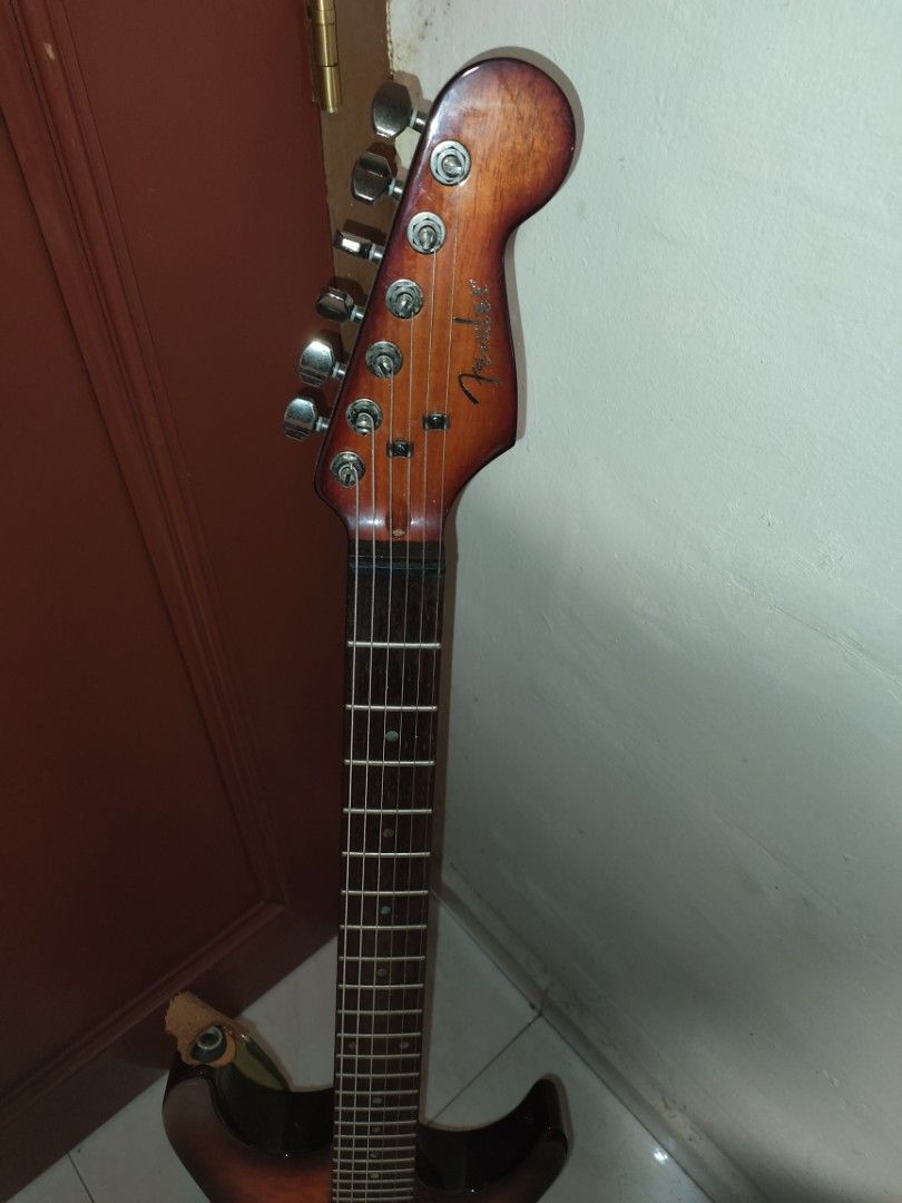 Fender Made in Korea, Showmaster 24frets, Hobbies & Toys, Music & Media