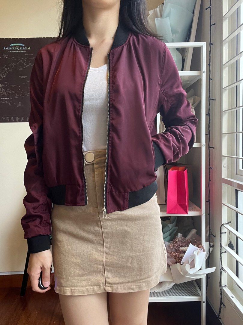Maroon bomber jacket online outfit