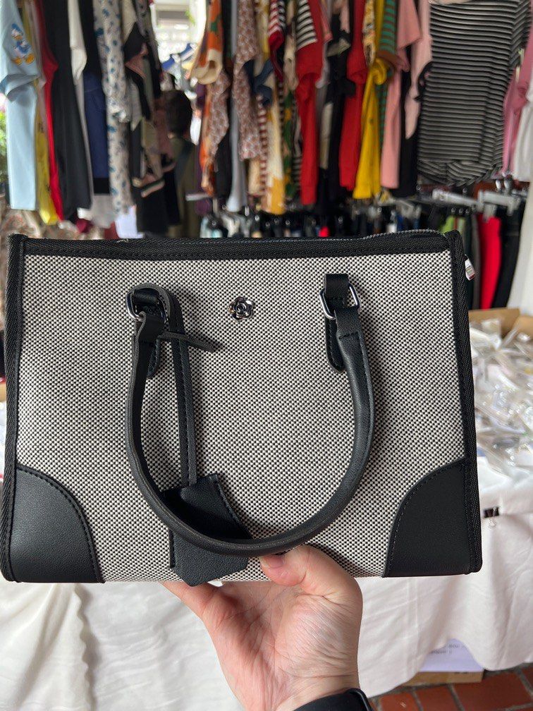 Medium top sling bag