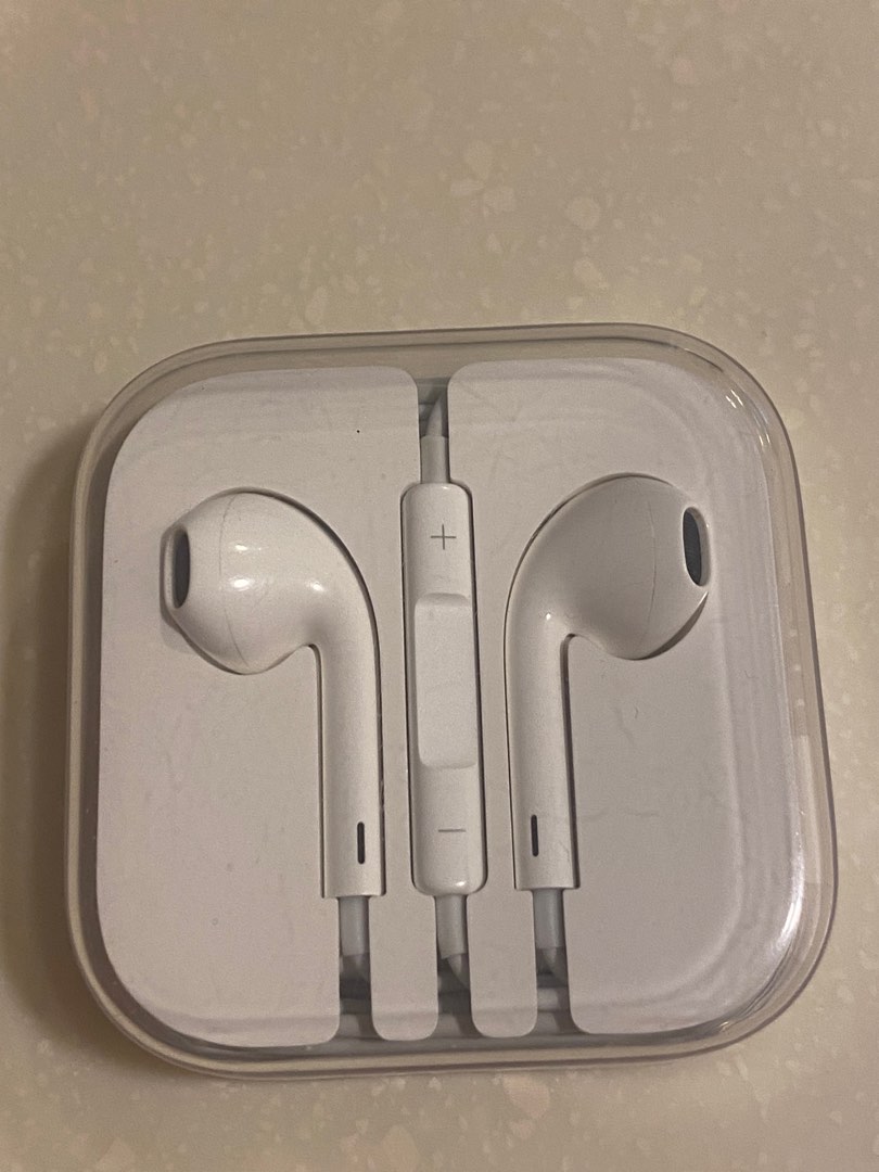 Original Apple 3.5mm jack earphones, Audio, Earphones on Carousell