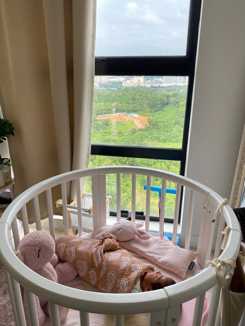 Oval cribs top for babies