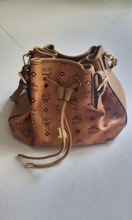 (Category: ) located in . Submitted by honeymic (Listing ID 1208073845, Image 1). Description: .