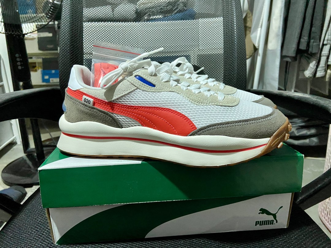 Style rider stream on sneakers shop