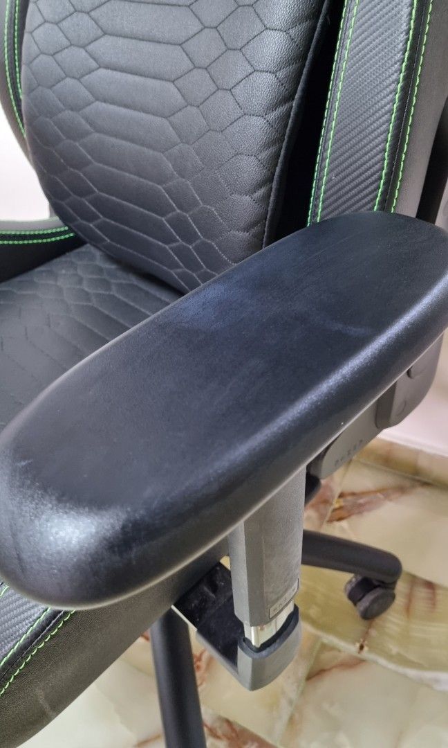 Razer Iskur with Builtin Lumbar Support, Furniture & Home Living