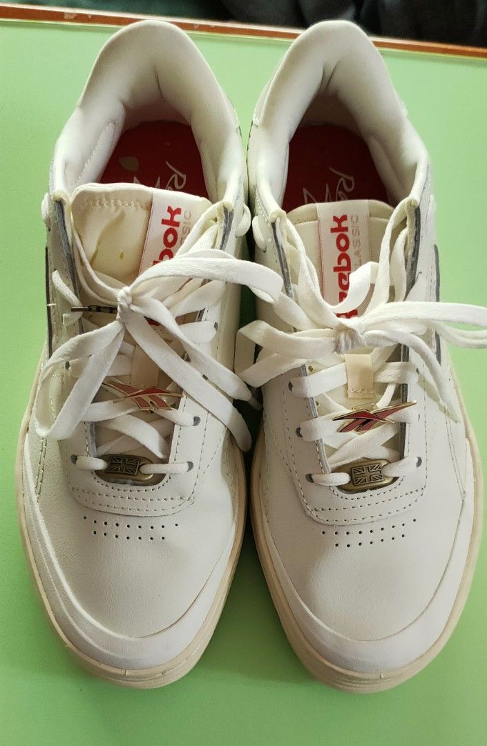 Reebok women's sales white sneakers