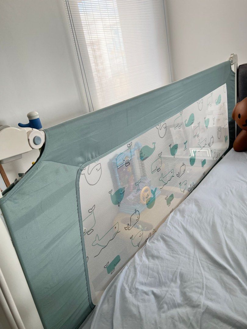 Retractable bed guard for baby, Babies & Kids, Baby Nursery & Kids