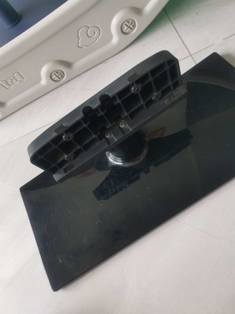 Samsung 32 inches TV stand, TV & Home Appliances, TV & Entertainment, TV Parts & Accessories on