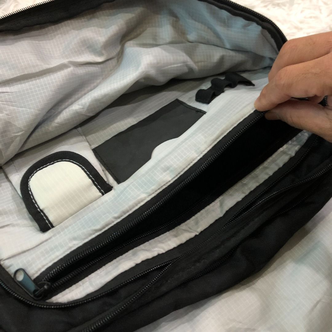 TARGUS Laptop / Office Sling Bag, Men's Fashion, Bags, Sling Bags on Carousell