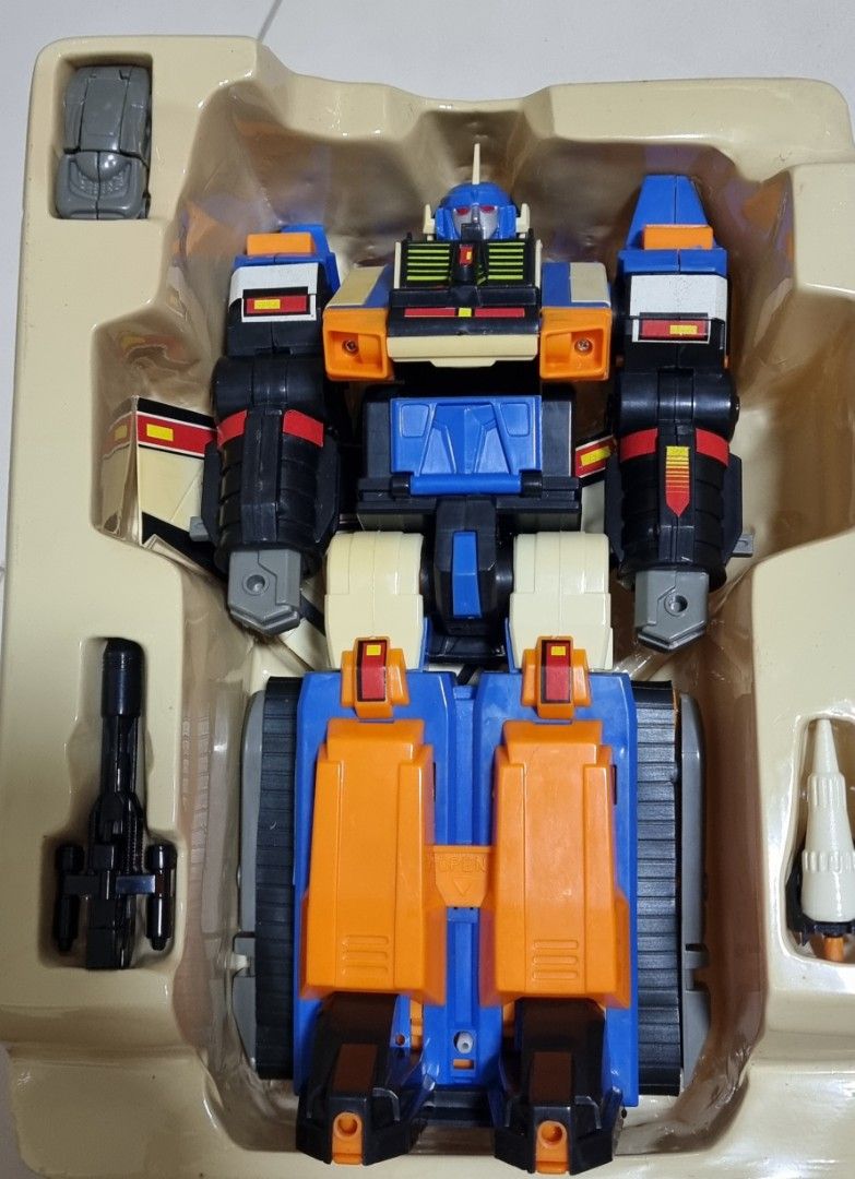 Transformers Zone Dai Atlas together with kabaya robot, Hobbies & Toys