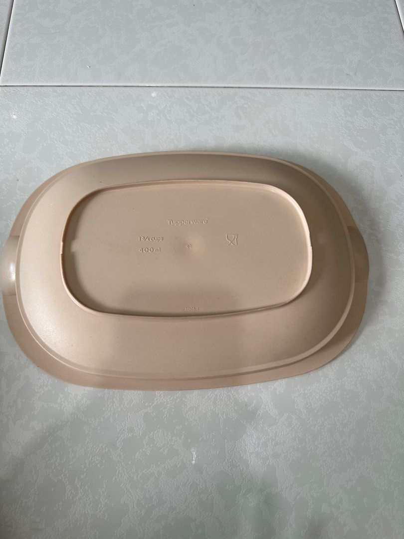 Tupperware serving plate with lid, Furniture & Home Living, Kitchenware & Tableware, Dinnerware
