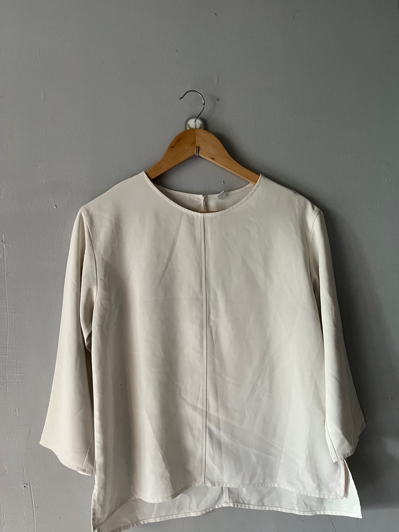 Uniqlo Blouse, Women's Fashion, Tops, Blouses on Carousell
