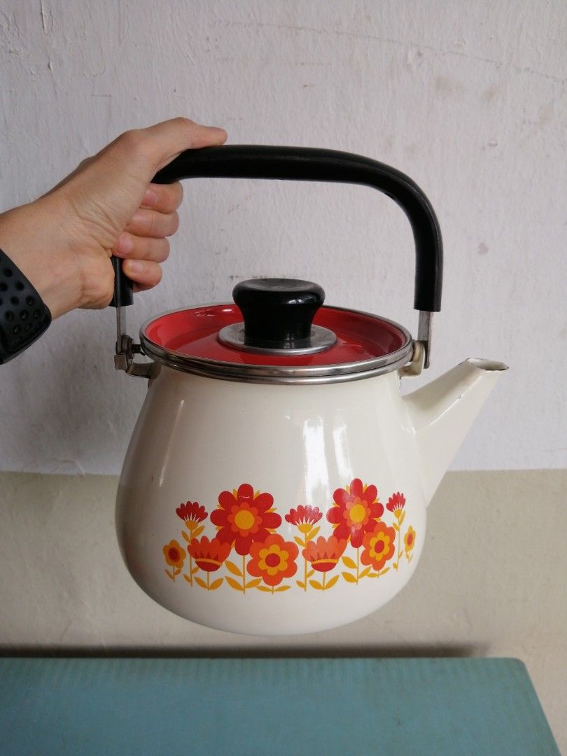 Vintage Heavy Enamel Kettle Water Kettle, Hobbies & Toys, Memorabilia