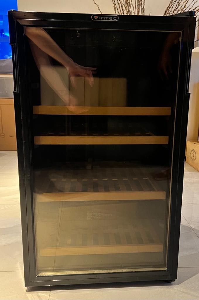 Vintec wine chiller V30SGE, TV & Home Appliances, Kitchen Appliances