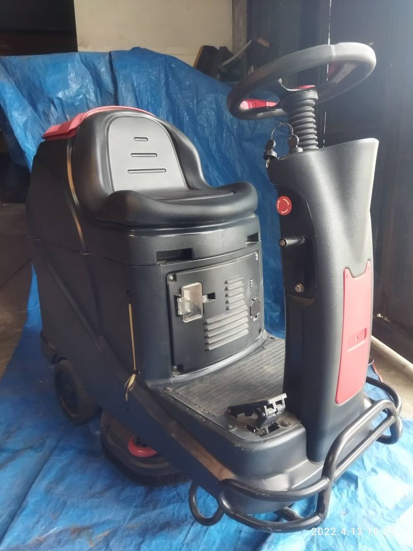 VIPER RIDE ON AUTO SCRUBBER, Commercial & Industrial, Industrial ...